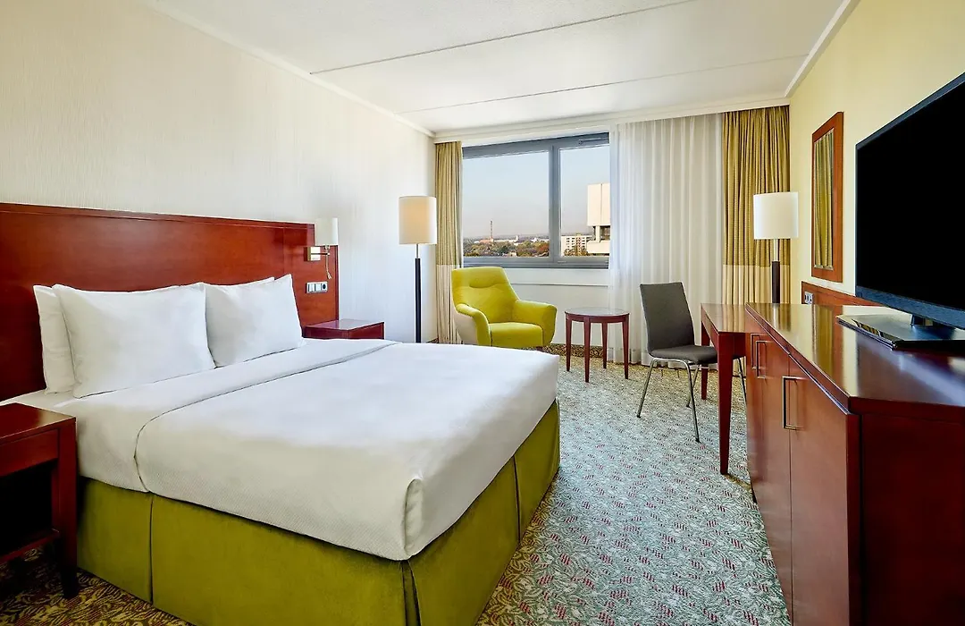 Courtyard by Marriott Düsseldorf Seestern-1