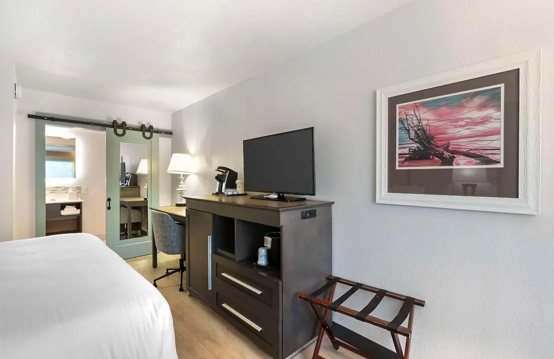 Best Western Plus St. Simons-1