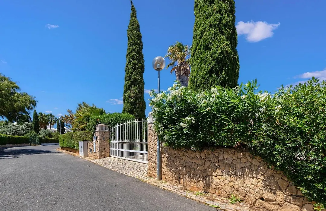 Golfinhos - Magnificent & Spacious 5 Bedroom Villa-1