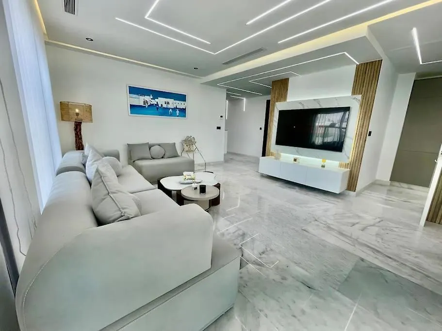 The Pearl Penthouse - Jacuzzi & Views-1