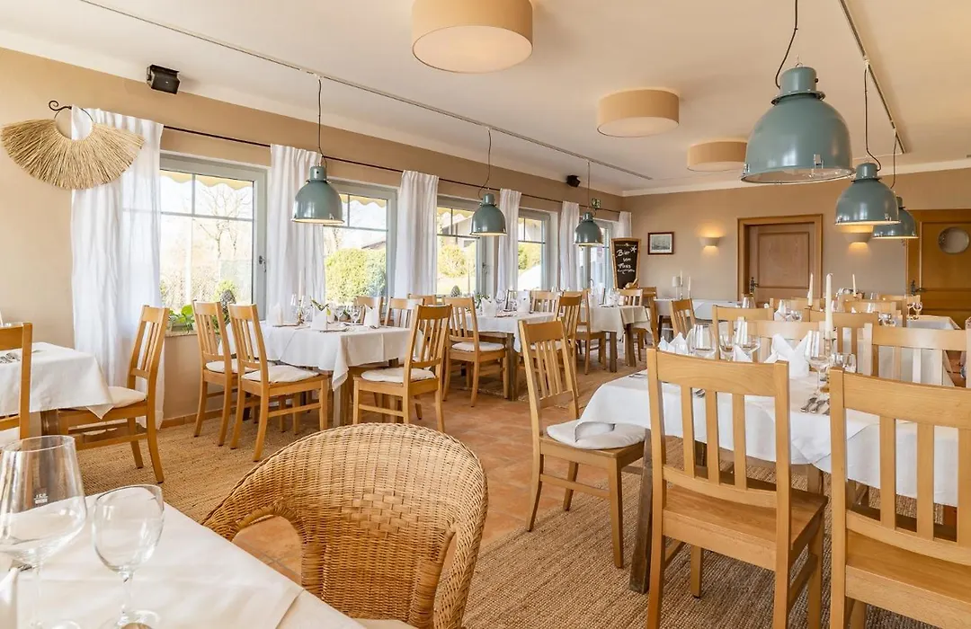 Hotel Restaurant Hafenwirt-1