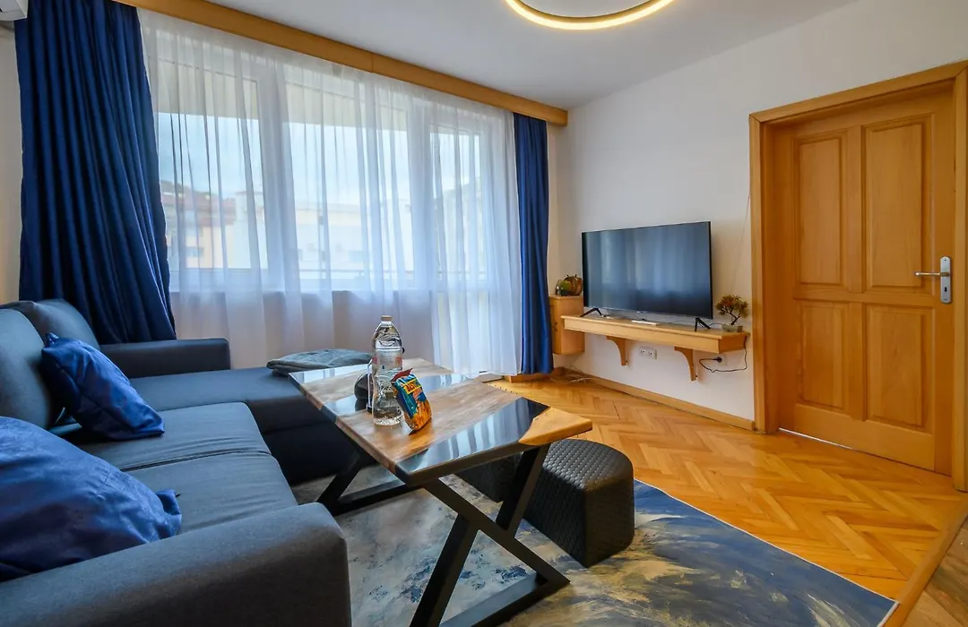 Cozy 2Bdr & Peaceful Location & Free Street Parking-1