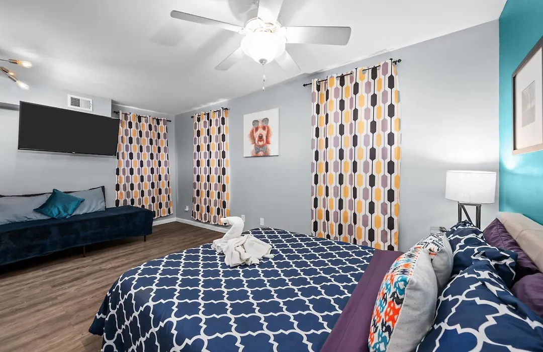 Charming Houston Studio Apt With Free Parking-1