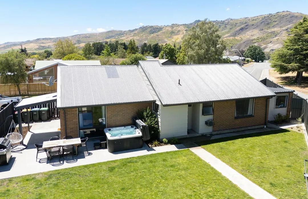 Family Holiday Home And Spa In Sunny Cromwell-1