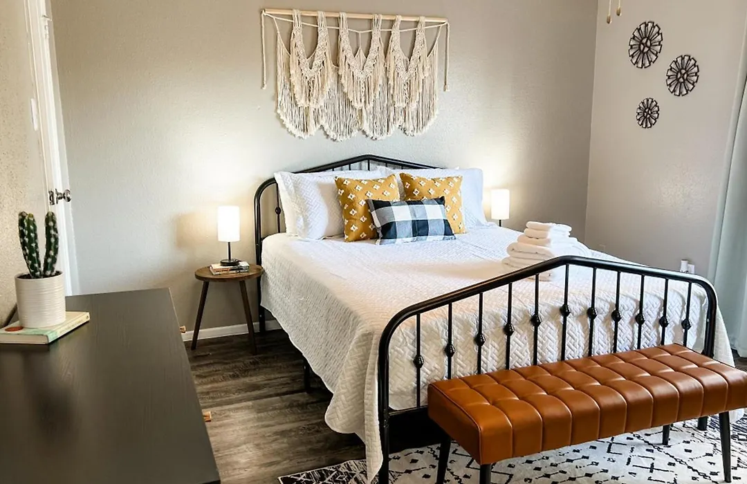 Vibrant Texan Escape With Patio & Gated Community-1
