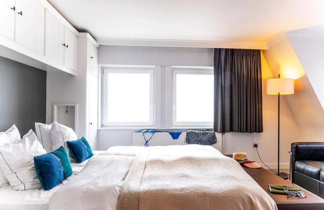 Beach Hotel-1