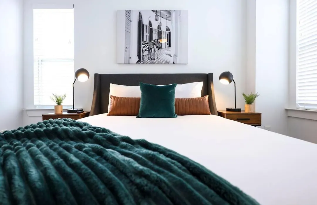 Ten Minutes To Broadway Luxurious Gated Townhome-1
