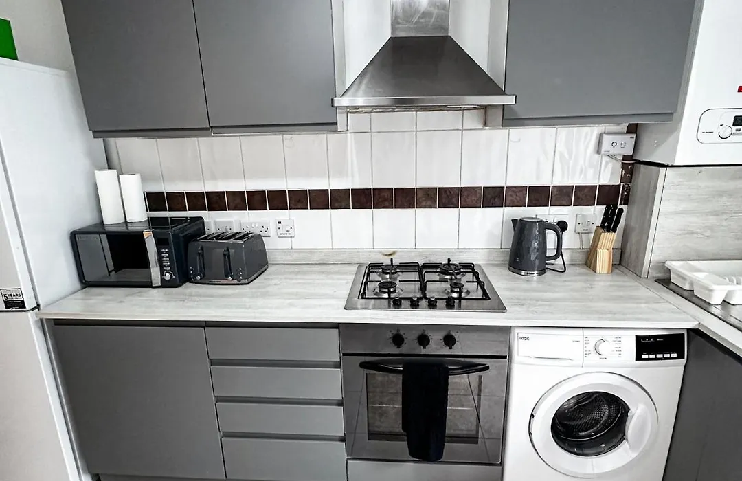 Stratford 3 Bed Garden Home By Dluxoria Short Lets & Serviced Accommodation Greater London-1