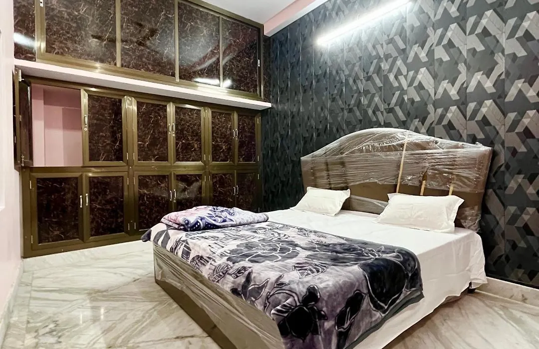 Trilok P Guest House - Dashashwamedh Ghat Near Kashi Vishwanath Temple-1