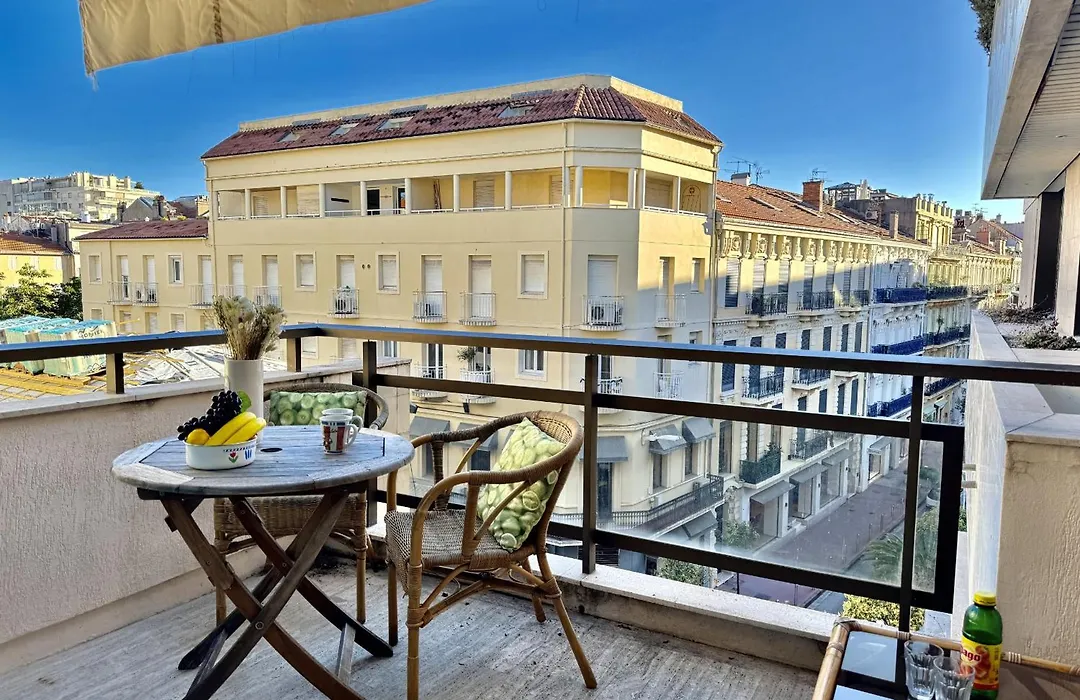 Belle Terrasse Apercu Mer Naf568-1