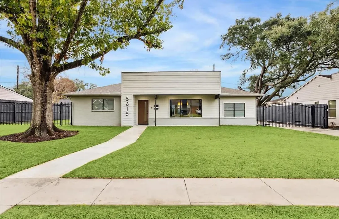 Luxury 4Bd 2Ba W Hot-Tub & Cinema Room - 14 Guest-1