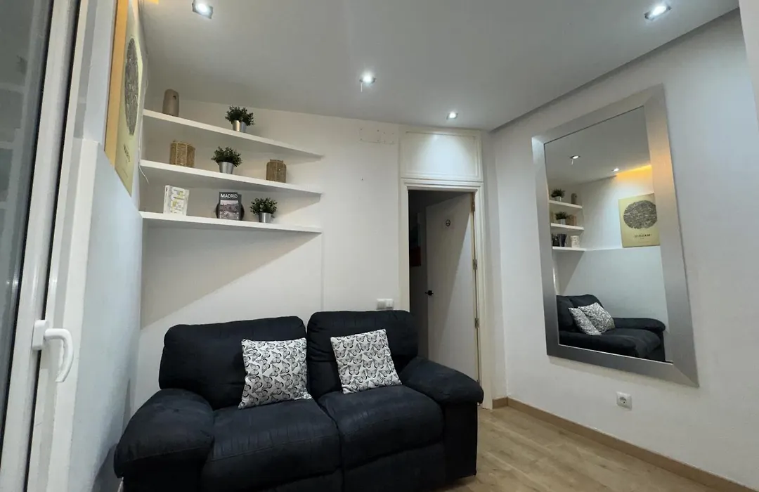 Apartamento Con Patio En Madrid Centro-1