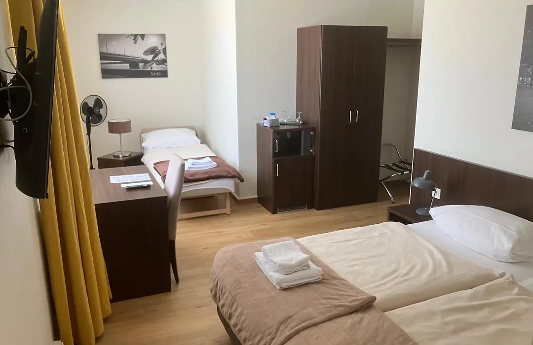 Hotel Mercedes - Self Check-In-1