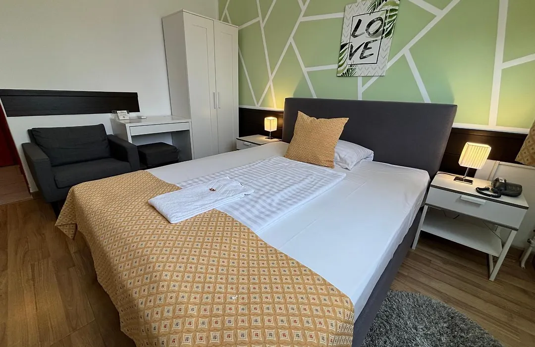 Hotel Gloria Budapest City Center-1