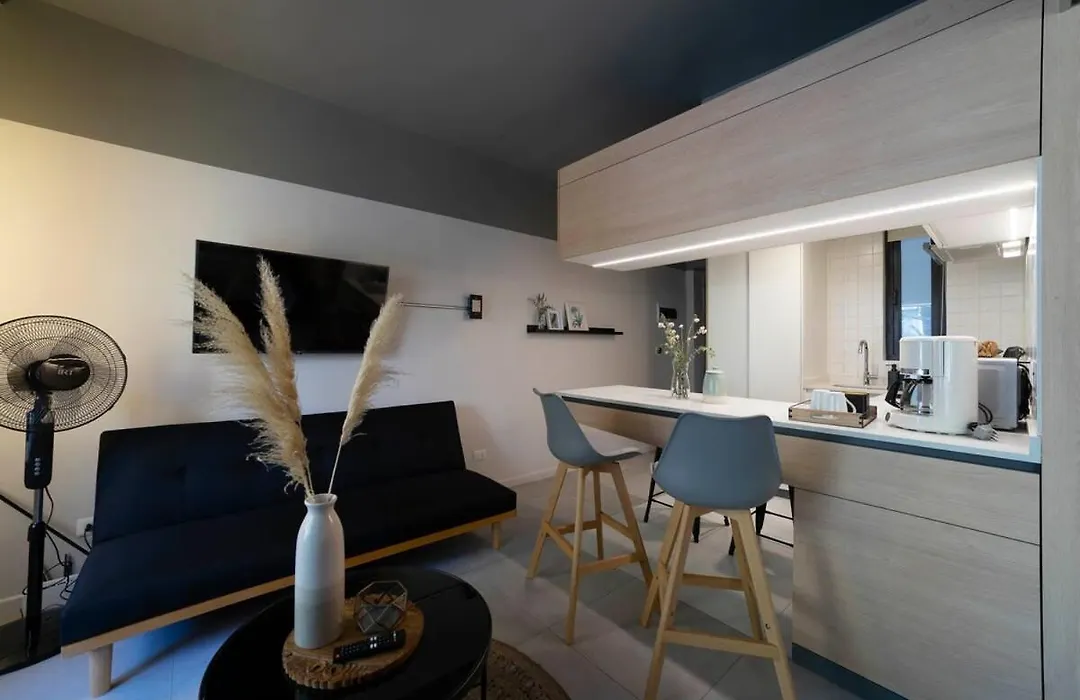 Stylish Accommodation Near Salvador Metro Station-1