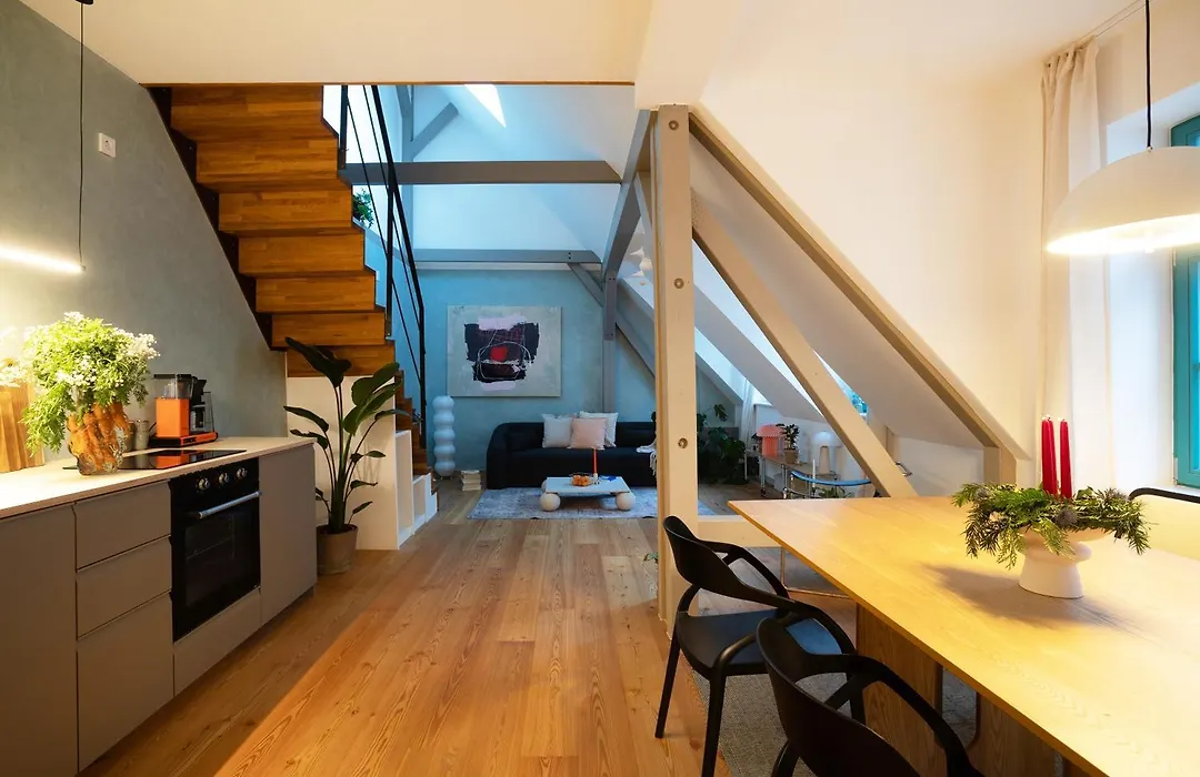 Design Studio in Hinterhof-Remise-1
