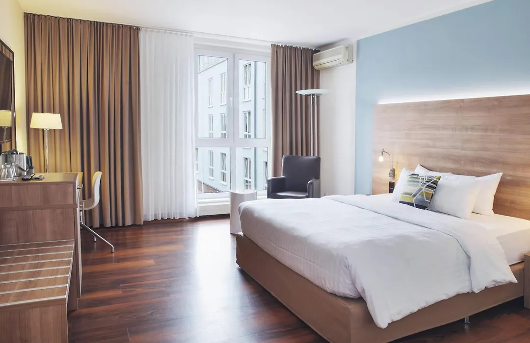 Courtyard By Marriott Dresden-1