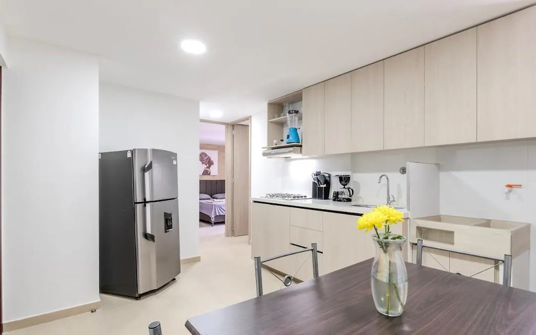 Apartamento En Laureles Con Piscina Y Parquedero 802-1