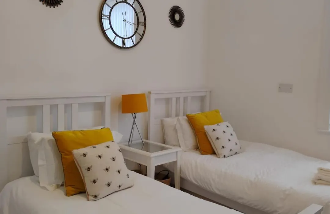 Charming Six Bedroom Townhouse Citystay Close To City Centre-1