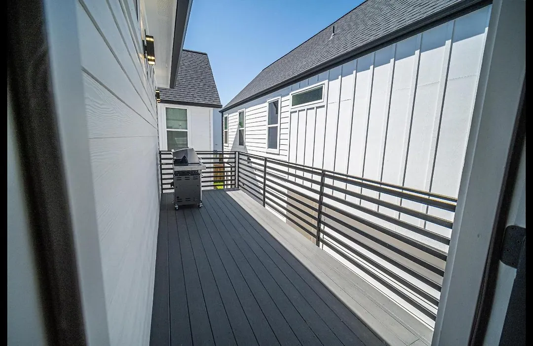 Modern Home By College, Medical Center & Stadium-1