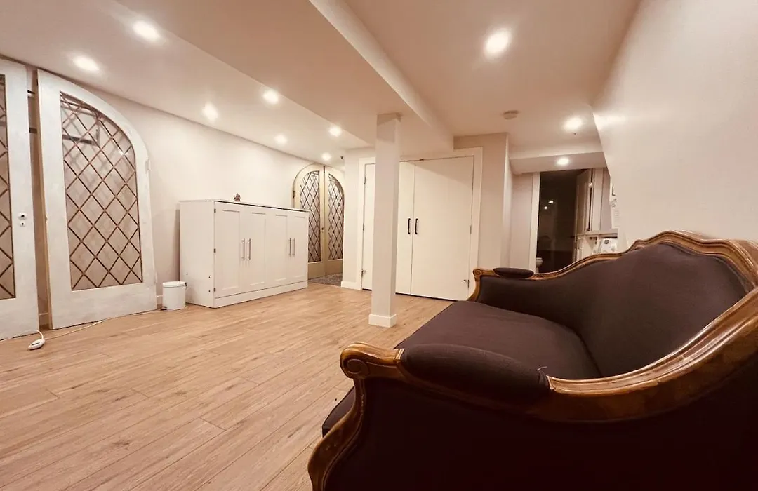 3 Level, Home Near Downtown!-1