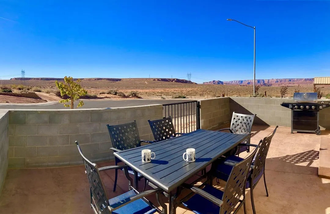 Local View Pet Friendly Boat Parking Close To Antelope Canyon & Horseshoebend-1