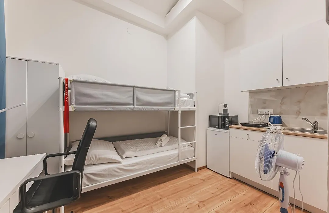 Old Town Walkable Flat With Kitchen And New Bath-1