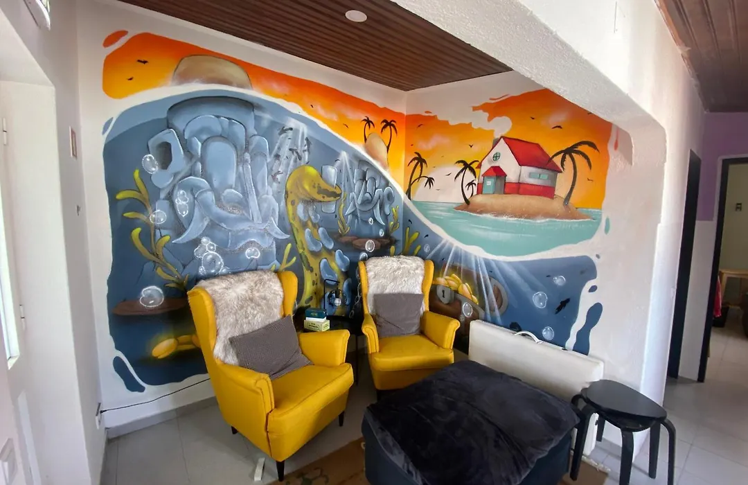 The Island Hostel & Cafe-1