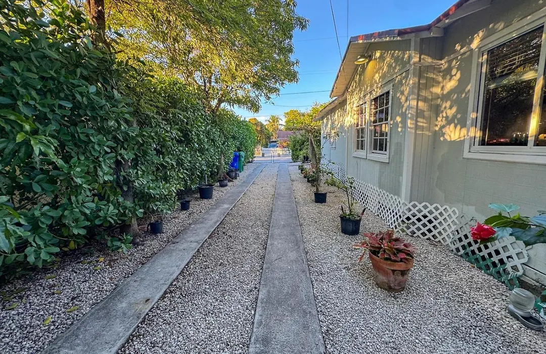 House 2 Bedrooms Plus Couchbed Best Location Miami Private Parking, Laundry, Storage For Luggage-1