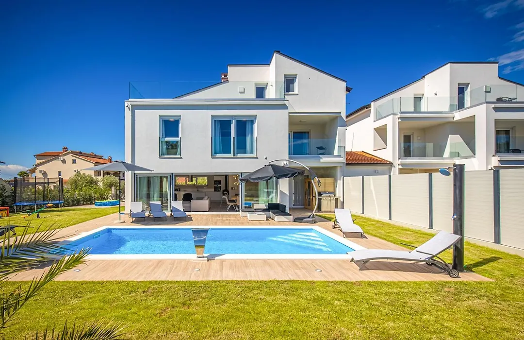 Beautiful Modern Villa-1
