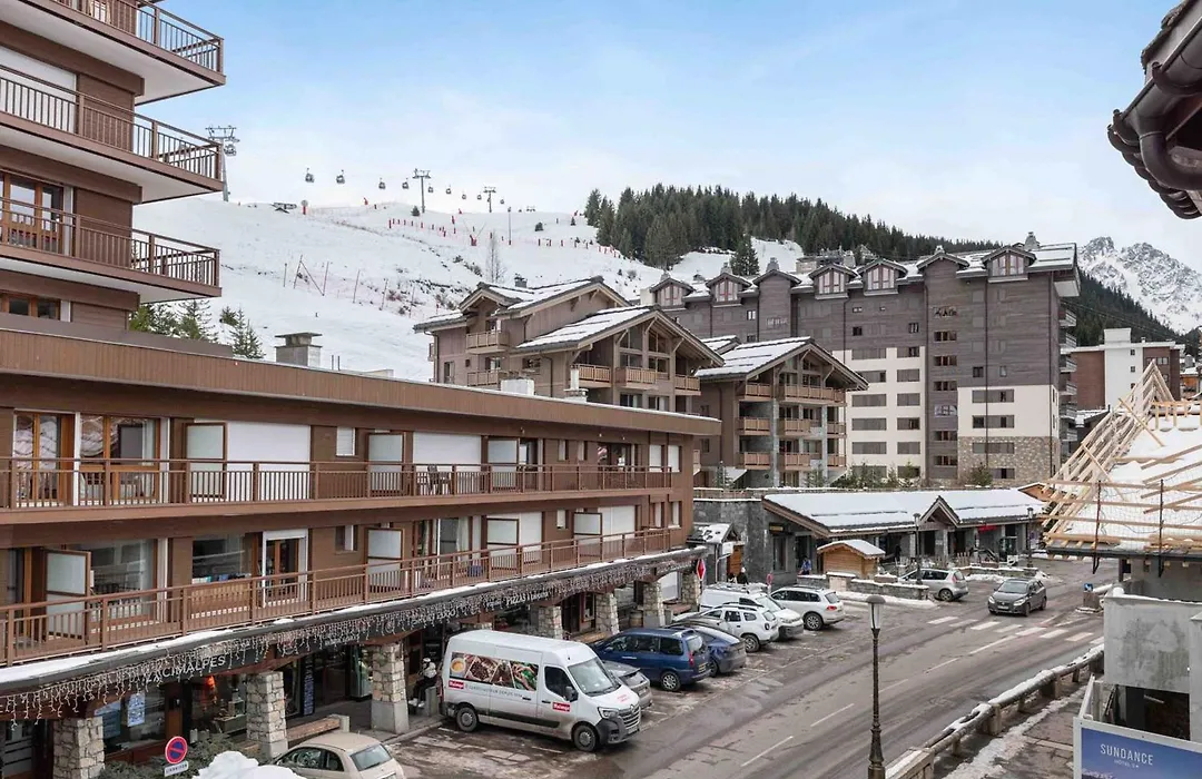 Appartement Cosy A Courchevel Avec Chambre Spacieuse Et Parking - Fr-1-563-44-1
