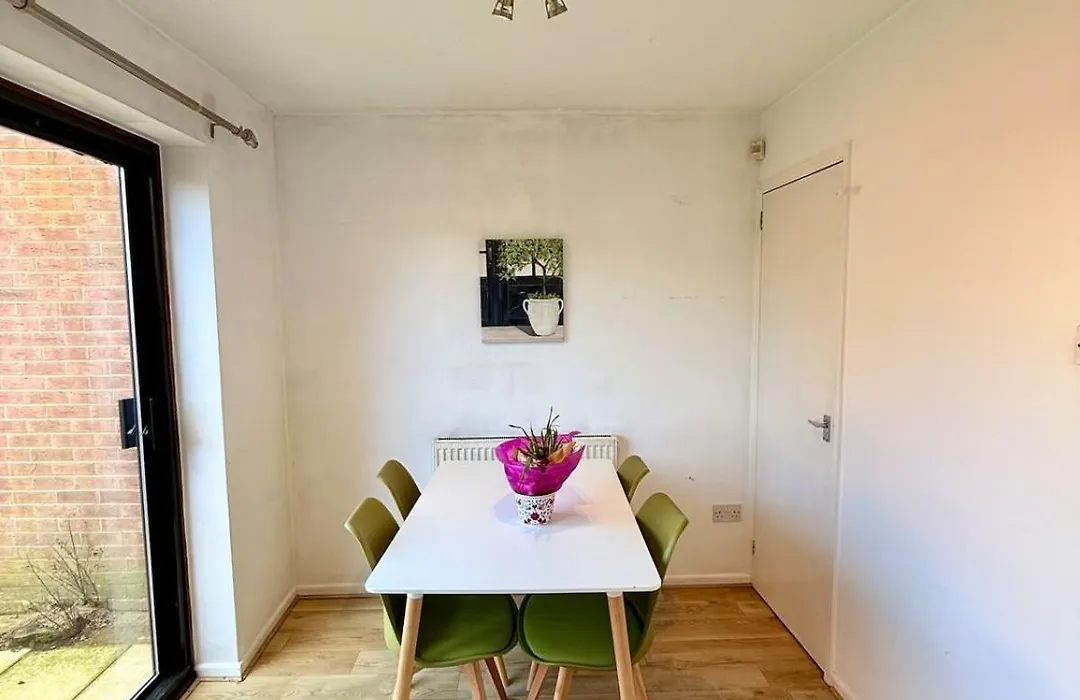 Winsbury Way 3 Bedroom Long Stays-1