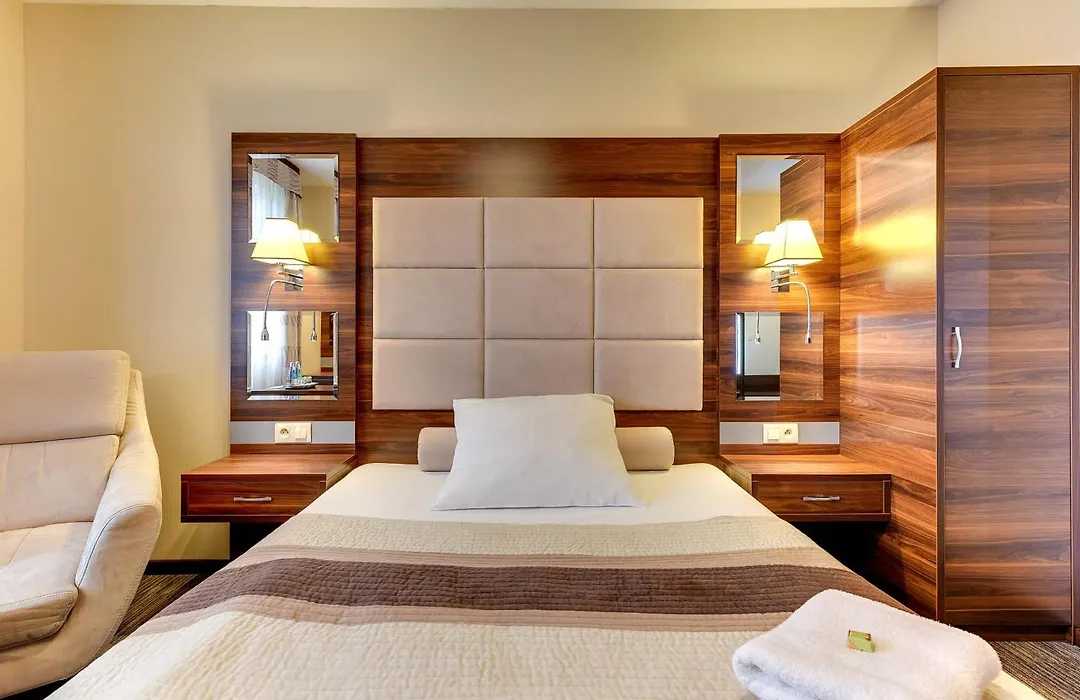 Amber Hotel-1