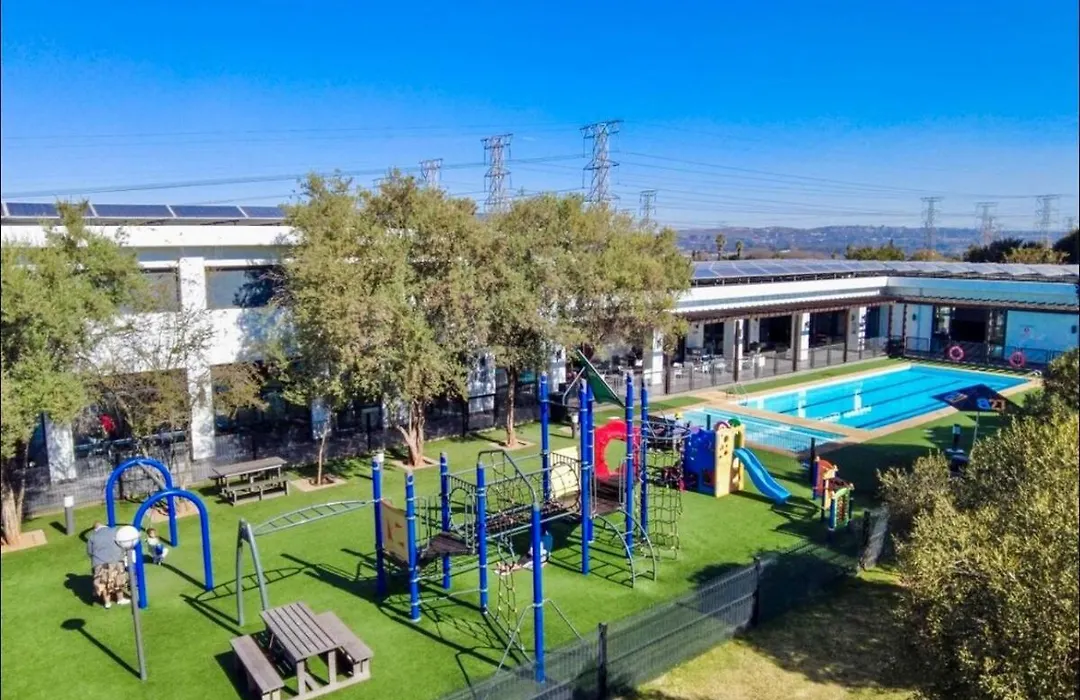 Stayease 3Br Apartment With Pool Spa & Gym-1