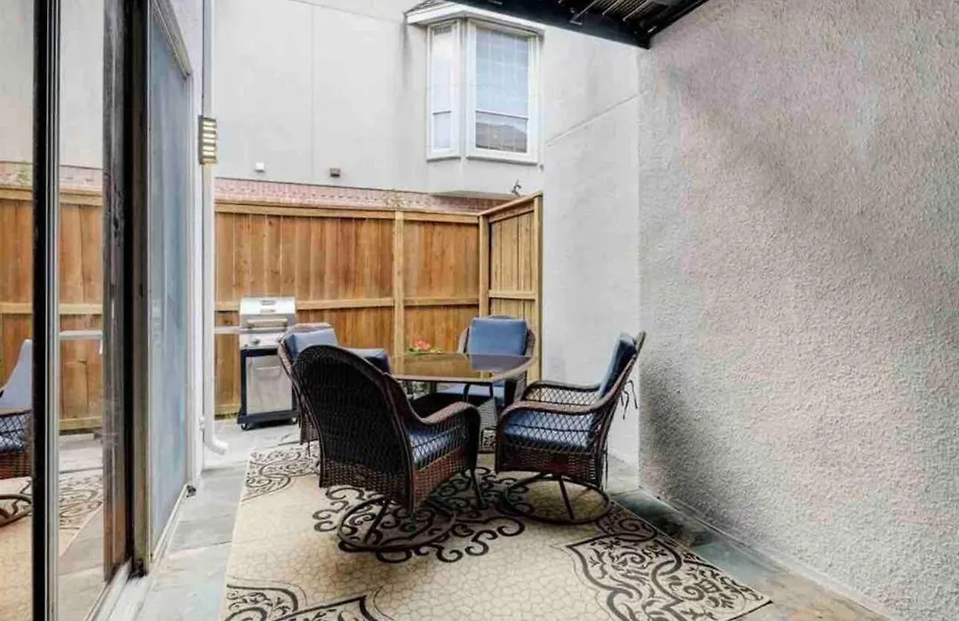 Spacious And Beautiful Home In The Heart Of Houston-1