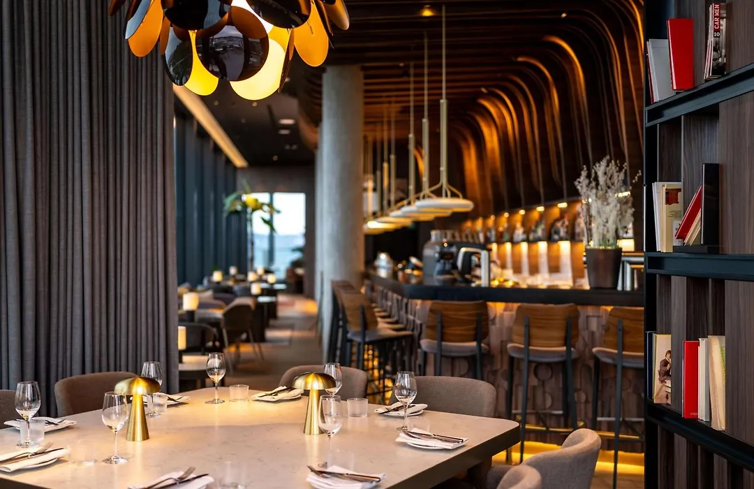 Radisson Blu Hotel at Porsche Design Tower Stuttgart-1