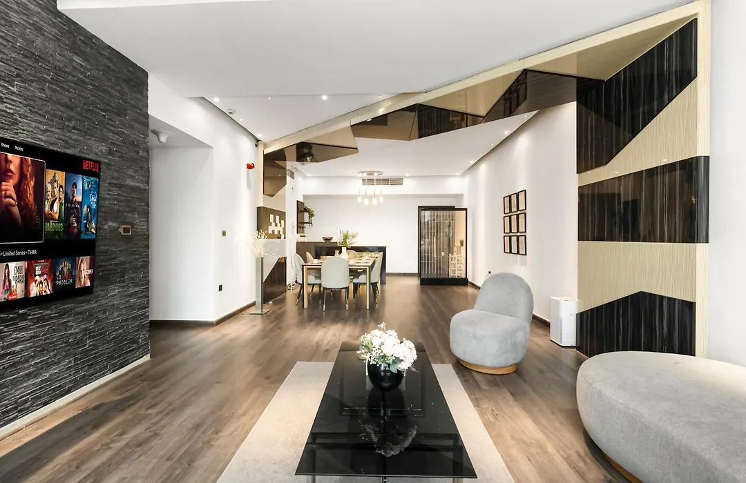 Luxurious 2Br Apt With Marina View & Private Jacuzzi-1