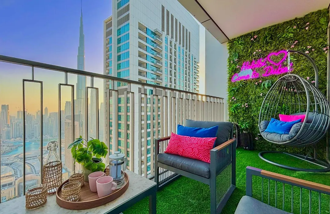 Elite 4 Bedroom Luxury Apartment, Burj Khalifa View, Opposite Dubai Mall, Infinity Swimming Pool-1
