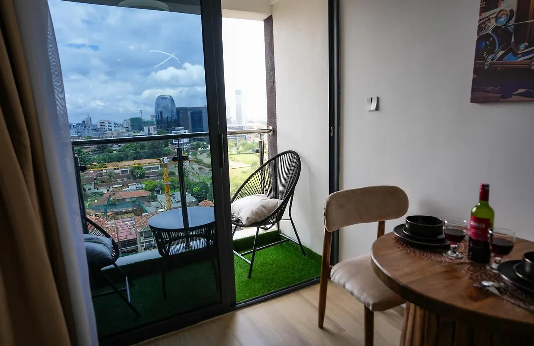 Westlands Luxe, Rooftop Pool, Gym, 13Th Floor Views-1