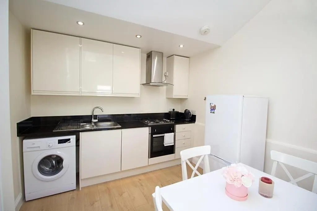 Lovely 1-Bedroom Flat In London Near Blackhorse Rd-1