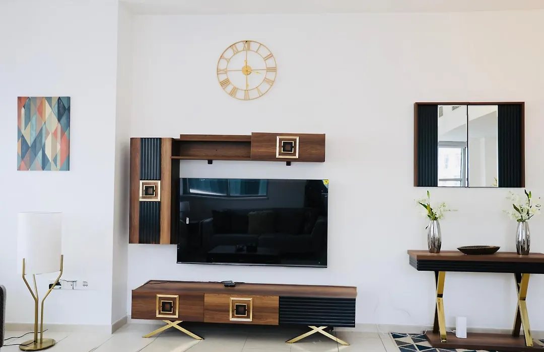 Nivis Find Spacious 3Bhk Near Metro And Burj Khalifa-1