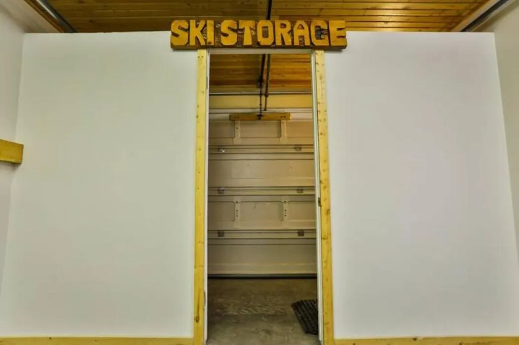 Dog Friendly Home On Ski Hill With Hot Tub By Stayin-1