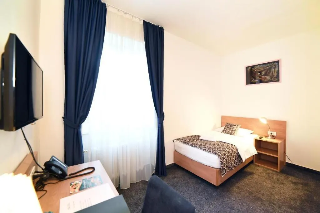 Hotel Orient Zagreb-1