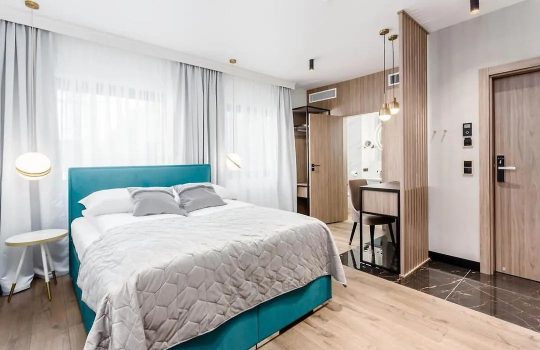 Deo Plaza Waterfront Luxury Apartments By Noclegi Renters-1