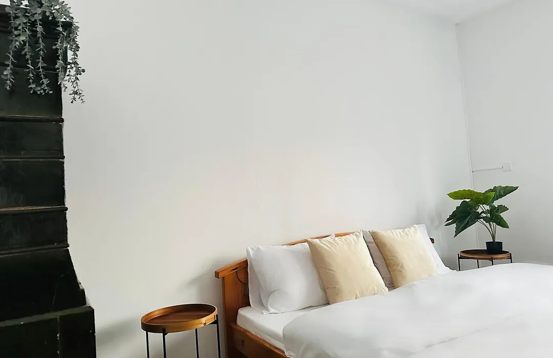 Wood & Moss Apartment - Central - Free Parking - Nice Garden-1