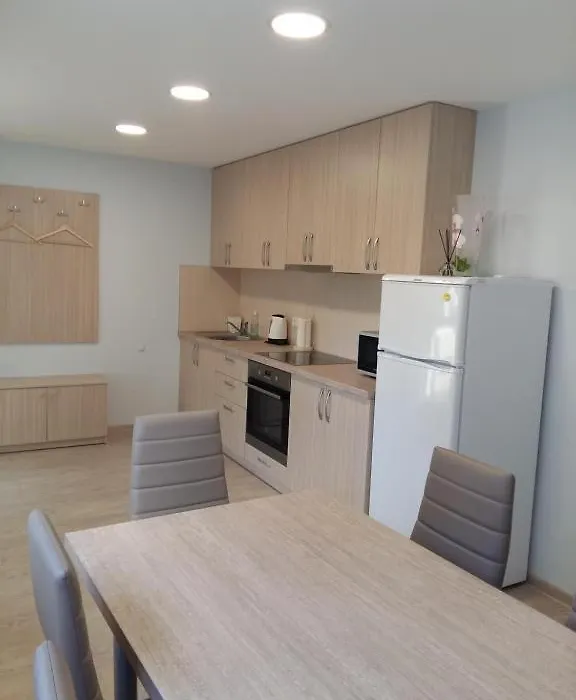 Apartment With Private Entrance-1