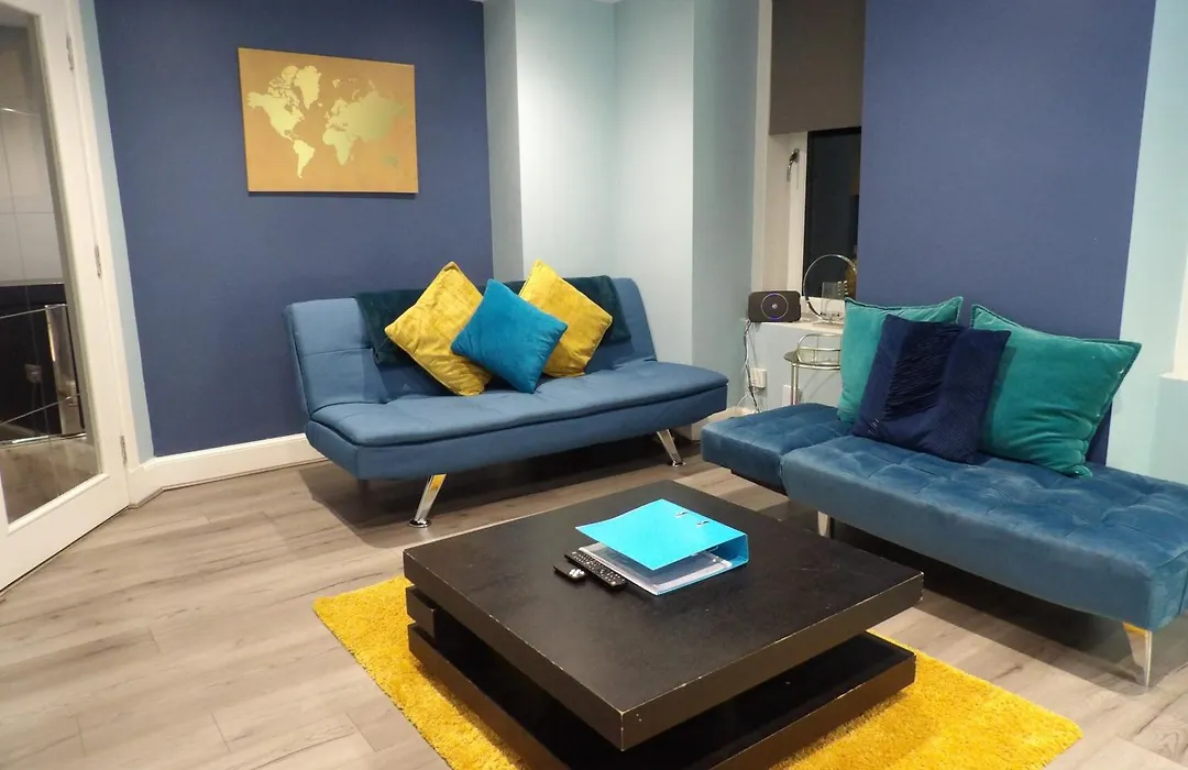 Montgomery Lovely 3 Bedroom Apartment With Private Garden In Edinburgh City Centre-1