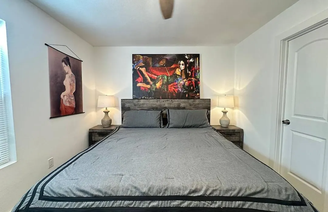 Relax And Recharge In The Heart Ofvibrant Montrose-1