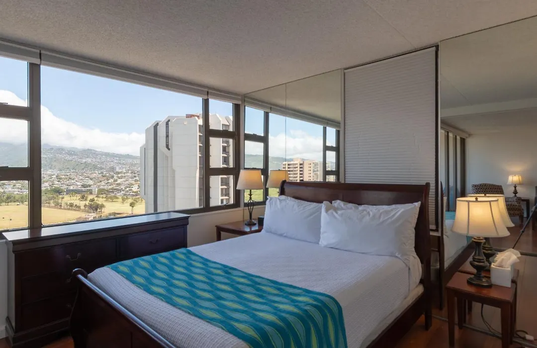 Mountain Views A Block From Waikiki Beach 2113T2-1