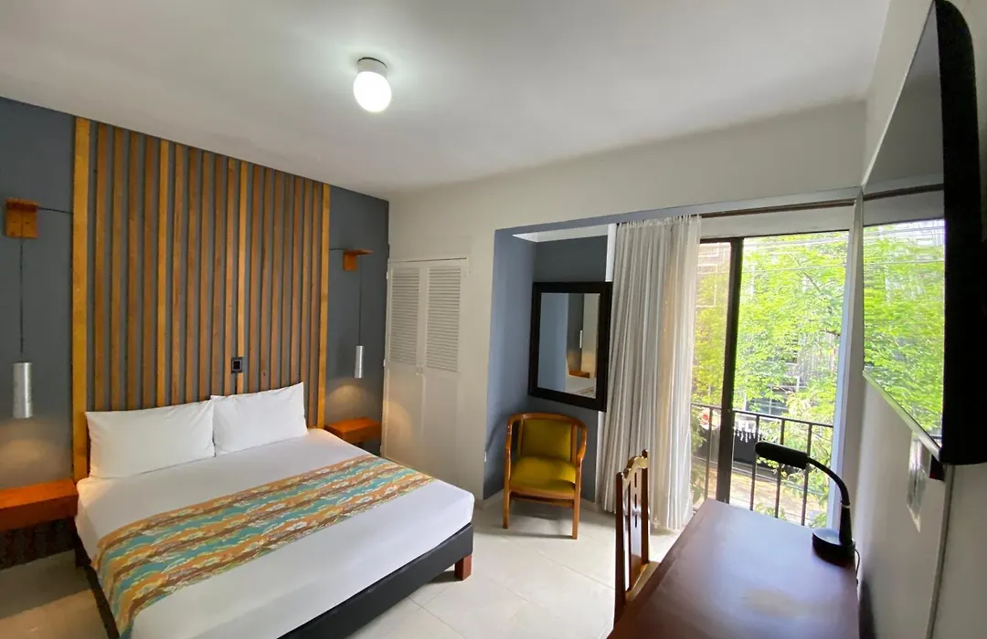 Hotel Laureles 70-1